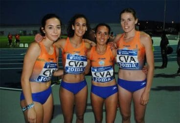 Aina Fornes con sus compañeras valencianas del relevo 4X400
