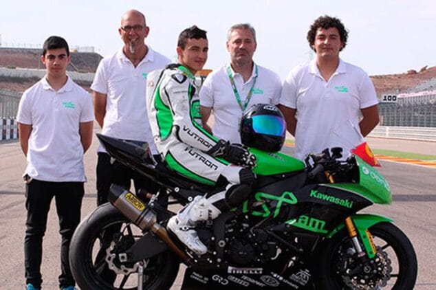 Alex Sirerol con miembros del MSTeam European Superstock600