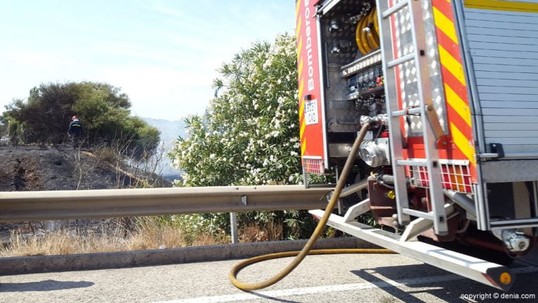 Camión de bomberos en un incendio en Dénia