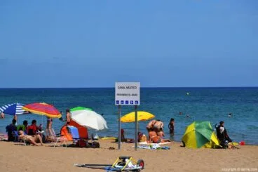 Canal náutico en la playa de Dénia