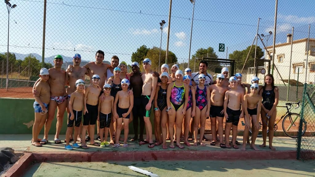Carlos Morelló con sus chicos del C.N. Dénia