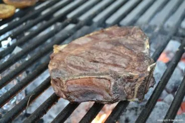 Carne a la brasa en Luz y Mar