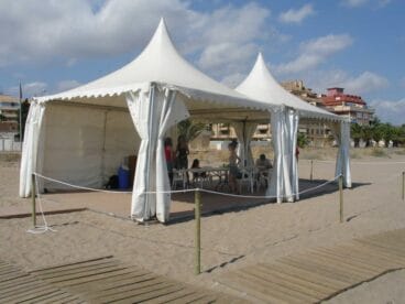 Carpa de actividades para discapacitados en la playa