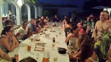 Cena de carrozas en la falla Campaments