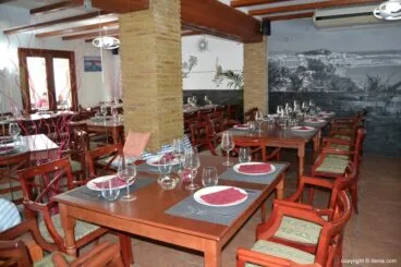 Comedor interior del Restaurante Luz y Mar