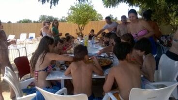 Comida infantil en la falla Campaments