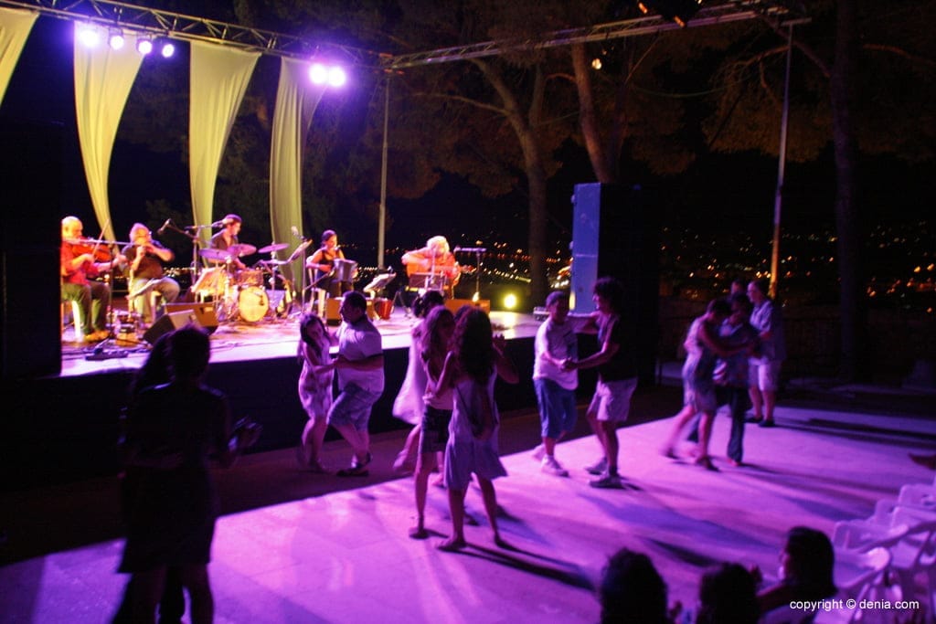 Danzadores aficionados bailaron casi todas las canciones 3