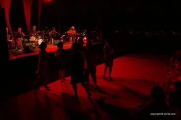 Danzadores aficionados bailaron casi todas las canciones