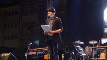 El mago Oscar Lasarte fue quien presentó el festival