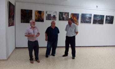 El pintor Castañón presenta una exposición en la sala Champagnat