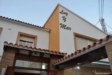 Entrada al restaurante Luz y Mar