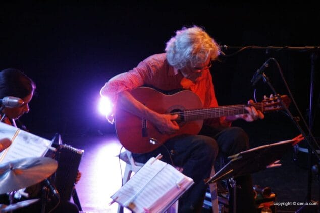 Jordi Fàbregas es el cantant principal 2