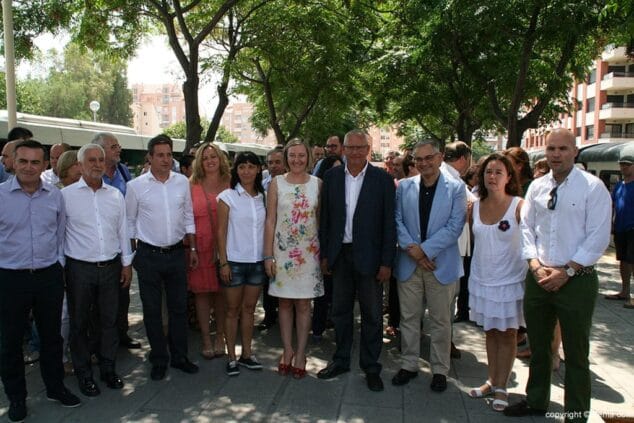 La consellera se hace fotos con los alcaldes II