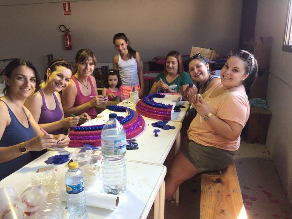 La falla Campaments trabaja en su carroza