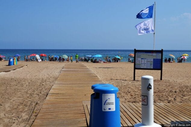 Les Bovetes playa con Bandera Azul Dénia