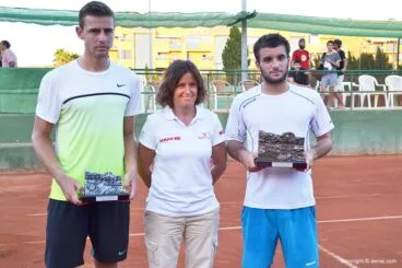 Los finalistas con la juez de silla