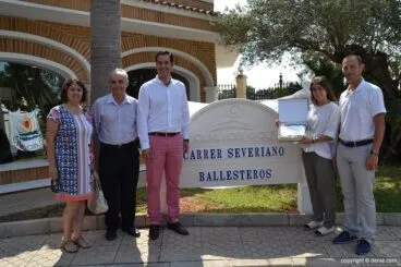 Luis Borho, Carmen Ballesteros con ediles de Oliva