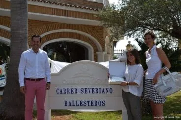 Luis Borho y su hermana junto a Carmen Ballesteros
