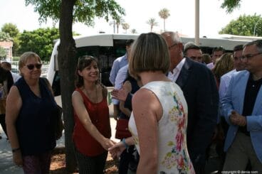 Maria Josep Ripoll, concejala de ordenación del terriotrio saluda a la consellera