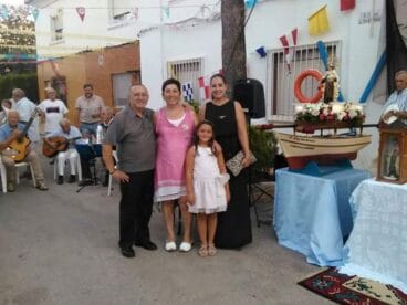 Marina y Alejandra con los marineros