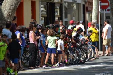 Mucho  público en la calle Marqués de Campo