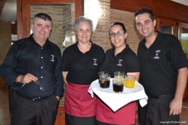 Parte del equipo de camareros de Luz y Mar