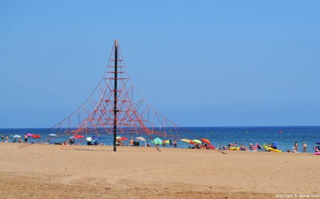 Pirámide de cuerdas en Les Bovetes