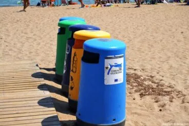 Reciclaje en la playa de las Albaranas de Dénia