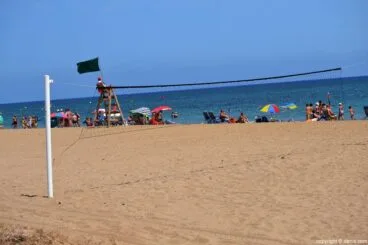 Red de volley en la playa de Dénia