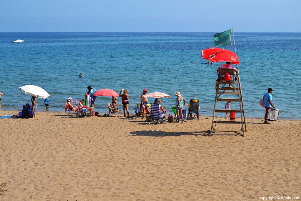 Imagen: Puesto de socorrismo en la Playa Les Bovetes - Les Fonts