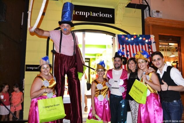 El calor y la imaginación de los comerciantes protagonizan la Noche Abierta de Dénia 14 Temptacions en La Noche Abierta de Dénia