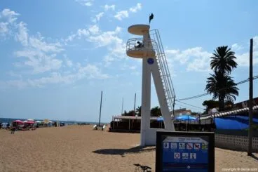 Torre de vigilancia en la playa de Dénia