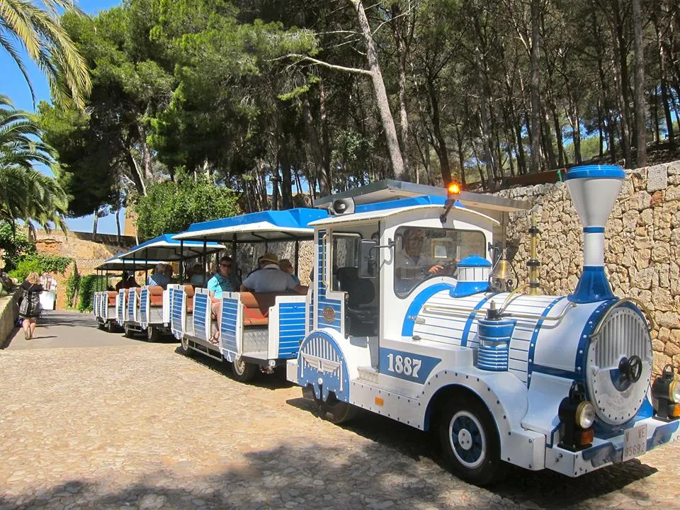 El 'trenet' turístico vuelve a dejar a los pasajeros en la parte alta del castillo 1 Tren turístico Dénia