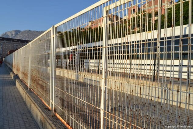 Vallado de la estación de tren de Dénia