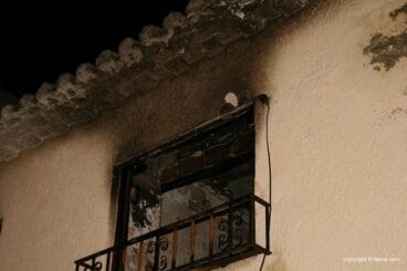 Ventana afectada por el fuego