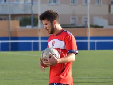 Álvaro Castell amb la samarreta del Pego