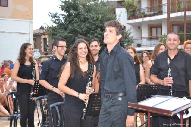 01 Concierto de Moros y Cristianos 2015 Director Javier Pinto