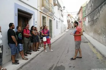010 Primera parada y el guía explica