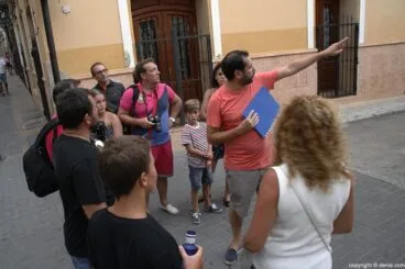 012 Sigue la ruta por las calles del casco antiguo