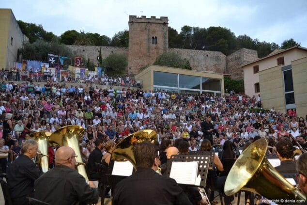 03 Concierto de Moros y Cristianos 2015 Plaza del Consell