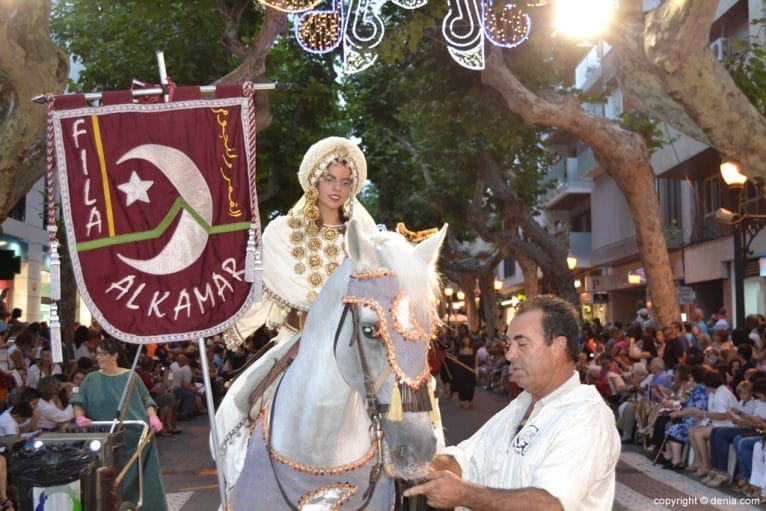 Desfile de gala Filà Alkamar - Estandartes