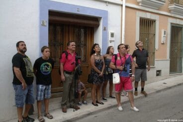 09 Primera parada y el guía explica