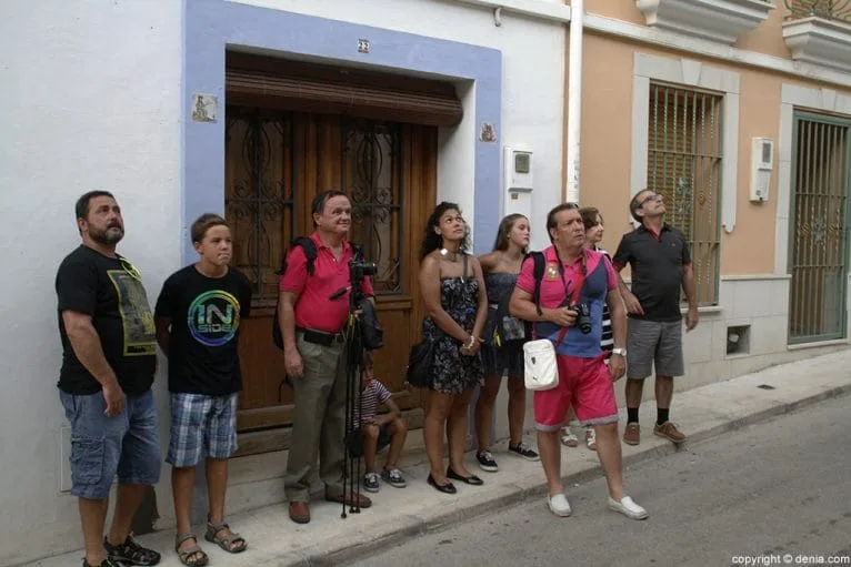 09 Primera parada y el guía explica