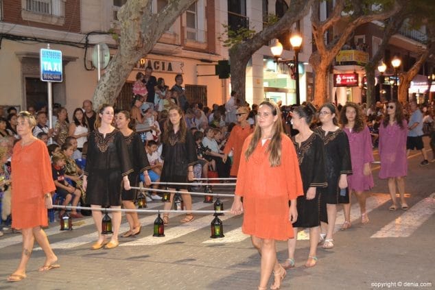 10 Desfile de gala Filà Alkamar Iluminando el camino