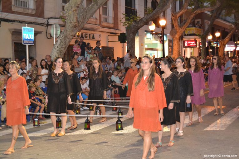 Desfile de gala Filà Alkamar - Iluminando el camino