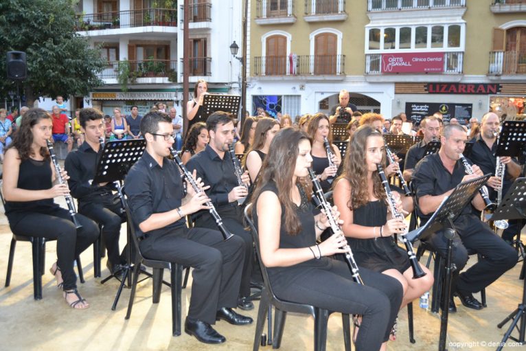 Concierto de Moros y Cristianos 2015 - Agrupació Artística Musical de Dénia