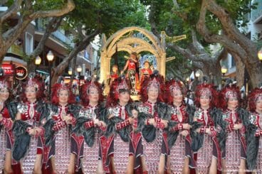 Desfile de Gala Guerrers Hospitalaris – Escolta de la abanderada