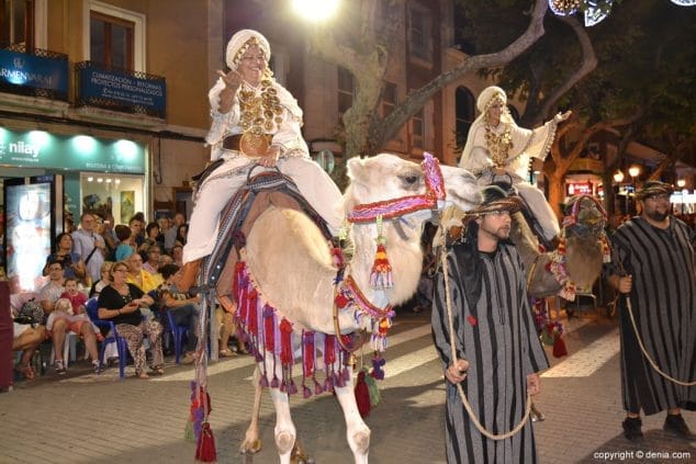 40 Desfile de gala Filà Alkamar Camellos