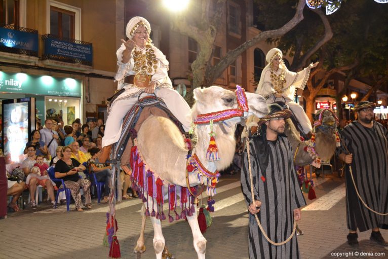 Desfile de gala Filà Alkamar - Camellos