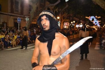 Desfile de gala Filà Alkamar – Guardianes de la capitana